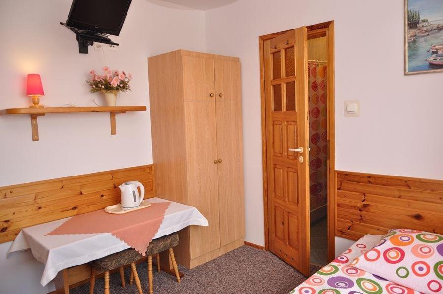 Jantar Hotell Ostrowo  Exteriör bild