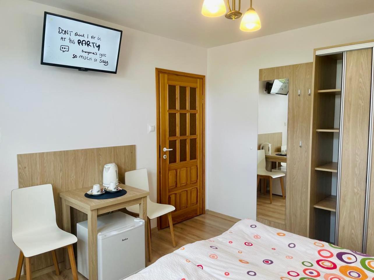 Jantar Hotell Ostrowo  Exteriör bild